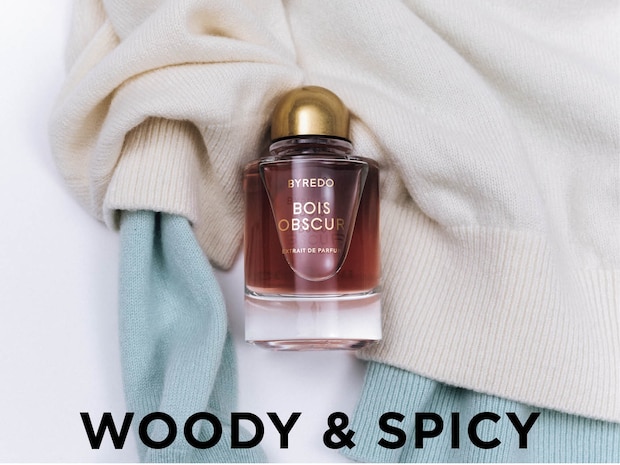 ニットを凛と着たい日には【ウッディ/スパイシー系】の香りを。なりたい女性像で選ぶ香水5選