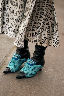 オリンピック開催目前！ パリジェンヌたちはスポーティな着こなしに夢中♡