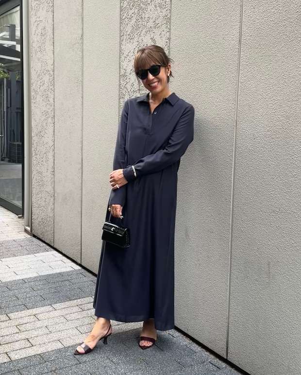 サングラスにミニバッグ。シンプルワンピは小物で個性を散りばめて【365日スナップ】武見弥生さん