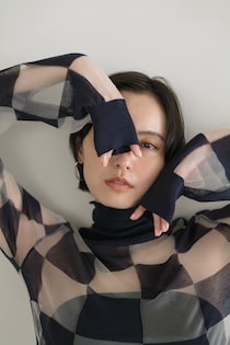 透けるチェック柄も、真夏のモフモフも可愛い♡1枚でキマる技ありトップス7選