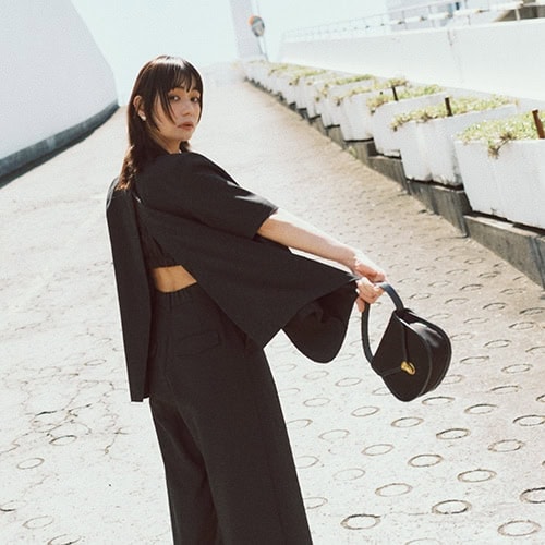 セットアップも家で洗えてUVカット＆速乾があたりまえ。着まわせる黒の機能性アイテムを厳選！