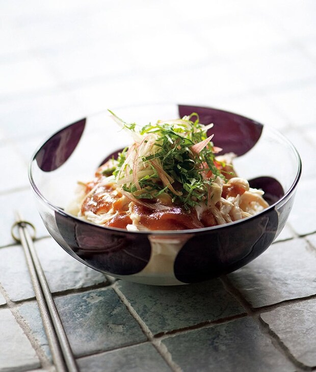 暑い日はコレが最高に美味しい！『鶏と香味野菜の梅だれそうめん』レシピ