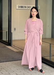 肌色をキレイに見せるモーヴピンクのカシュクールワンピが素敵！【365日スナップ】浜川さつきさん