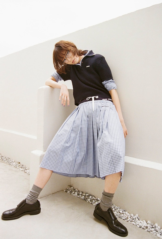 【MIU MIU】のニットポロに世界中のファッショニスタが熱視線。「大人もスクールガール風」で！