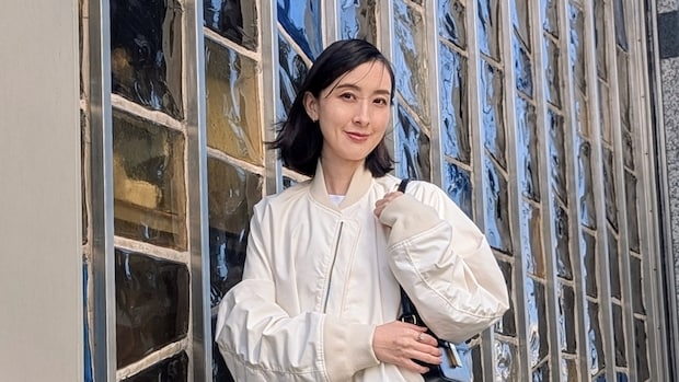 【40代スナップ】甘いのにハンサムで素敵！ 「アイボリーのMA-1」は春先にぴったり｜前田紀至子さん