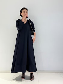 生地たっぷりのこだわりネイビードレスで上品＆華奢見え！【365日スナップ】岡田 翠さん