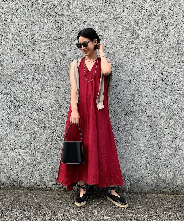 脱・アラフォー眼鏡迷子！赤いワンピとサングラスで夏の街を満喫【365日スナップ】梅本愛子さん