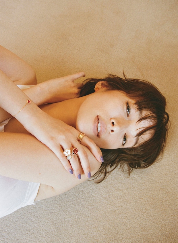 てんとうむしとお花。とびきり可愛い【ヴァンクリ】のジュエリーをあえて日常着に着けるのがイイ！