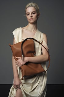 リアルレザーで５万円以下。この秋デビューの新バッグブランド【PUNTI.／プンティ】が優秀＆熱い！