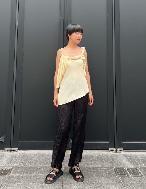 レザーのボリュームサンダルが薄着の夏、バランスアップに大活躍！【365日スナップ】安田香織さん