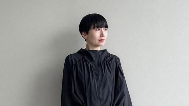 【40代スナップ】スポーティな「ナイロンブルゾン」をタイツ合わせで女っぽく｜本間理恵子さん