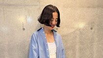 【40代スナップ】爽やか「シャツ」は前開きで「キャミドレス」合わせでレディに！｜濱中鮎子さん