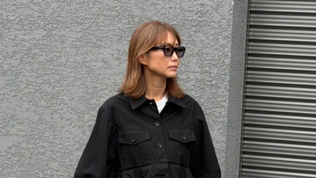 【40代スナップ】楽ちんコーデに「ペプラムシャツ」をさらり羽織れば即洒落見え！｜蕪木直子さん