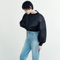 トレンドは「ハイウエストデニムを腰ではく」。トップスとのバランスで見せる美脚スタイルに注目！