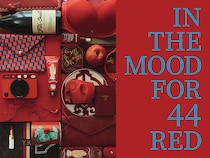 「この春夏の赤」は青空のような澄んだブルーと合わせて魅せる【スタイリスト風間ゆみえ連載】