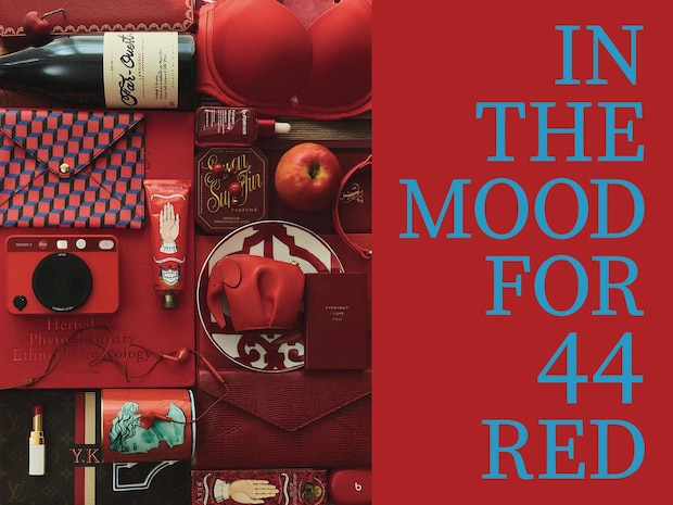 「この春夏の赤」は青空のような澄んだブルーと合わせて魅せる【スタイリスト風間ゆみえ連載】