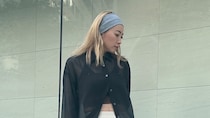 【40代スナップ】初夏のモノトーンは「シアー」「肌見せ」でヘルシーに洒落る！｜相馬寛子さん