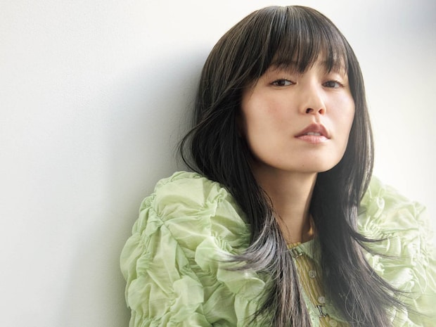 憧れヘアを気軽に。40代に似合う【美ツヤなロングヘア】はレイヤー入りウィッグで即決まります