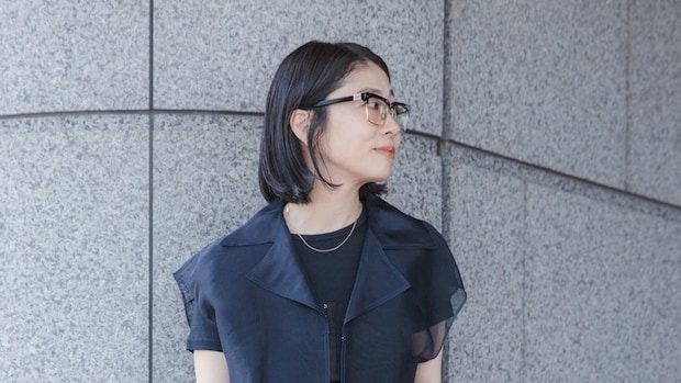 【40代スナップ】初夏もサラッとしたはき心地「新感覚デニム」はシルエットもイイ｜井上良子さん