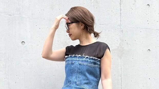 【40代スナップ】1枚でレイヤード見えする「デニムビスチェ」なら即洒落る！｜佐藤亜由美さん