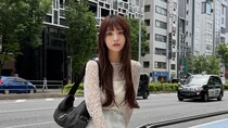 【40代スナップ】デニム×レース×キャミソール！ 異素材レイヤードが最強に可愛い｜小島奏美さん