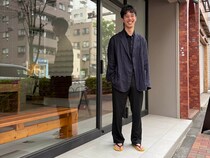 初夏のジャケットコーデは【ビーサンでハズす】が正解！メンズに学ぶ、目からウロコの洒落テクニック