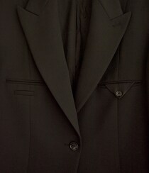 【アクネ ストゥディオズのジャケット】ミニドレスにデニム。今っぽい脱シンプルのきかせ方とは？