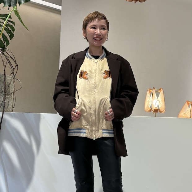 ビッグなジャケットのインに「スカジャンの虎」のパンチが新鮮！【365日スナップ】森恵利子さん