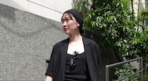 【40代スナップ】楽にはけるのにラフすぎない「デニムイージーパンツ」が超優秀！｜石倉真帆さん