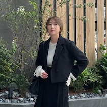 クロップド丈でバランス最強！ジャケットでつくる秋のスカートコーデ【365日スナップ】松本ゆりなさん