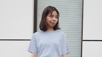 【40代スナップ】初夏に快適！シルエット美「デニムライクパンツ」が活躍の予感｜青山沙起子さん