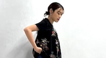 【40代スナップ】古着ライクな「カーブデニム」に刺繍キャミ合わせが旬の可愛さ！｜栗原 澪さん