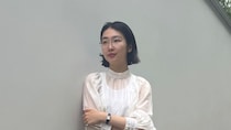 【40代スナップ】キレイめデニムコーデを「水色のコンバース」でハズして洒落感UP｜長峰由莉さん