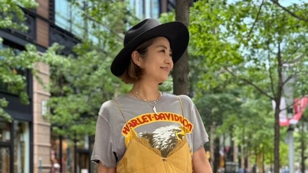 【40代スナップ】軽くて柔らかい「美脚デニム」をボヘミアンに着こなすのが気分!|老川佳子さん