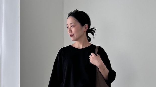 【40代スナップ】ユルッと「オーバーサイズT」でモノトーンコーデが超こなれます｜串田 翠さん