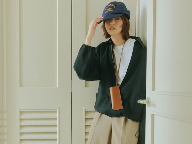 「いいモノを着た」で完結させない！ ベーシック服には【ラフな小物でオチをつける】と洒落見え