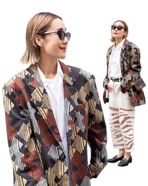 「白」を取り入れてキャッチーなジャケットを品よく大人顔に！【片山久美子さんの私服スナップ】