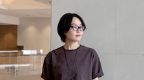 【40代スナップ】シンプルTコーデは「色味をそろえる」ことで超こなれます｜伊藤里菜子さん