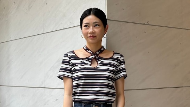【40代スナップ】ボーダーTも「ひと癖ディテール」でシンプルコーデが即洒落ます｜西口史織さん