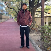 【メンズ服に学ぶ】カジュアルコーデは配色で大人に格上げ。Revolution田中望さんの無造作なレイヤードテクが巧み
