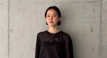 【40代スナップ】夏のオールブラックコーデは「シアーT」が洒落るカギです！｜上枝みどりさん