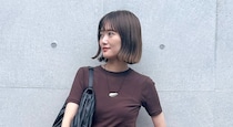 【40代スナップ】旬のブラウンは夏、「シアーT」で取り入れるのが大人っぽい！｜安達あゆ実さん