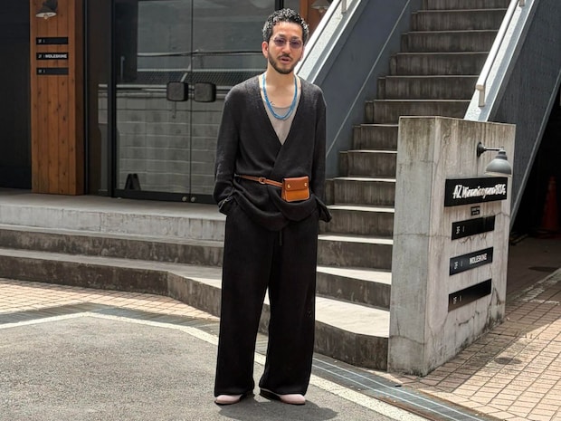 夏でも快適な素材のニットで日焼け防止!本当におしゃれなメンズの知恵が詰まった「梅雨の服」とは