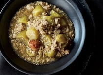 とろ〜りなす×ひき肉の旨みにかろやかな梅の酸味があとひく美味しさ【なすの梅そぼろ煮】レシピ
