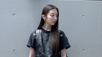【40代スナップ】メンズTシャツをあえて「ミニワンピ見せ」するのが最高に可愛い｜西 ことみさん