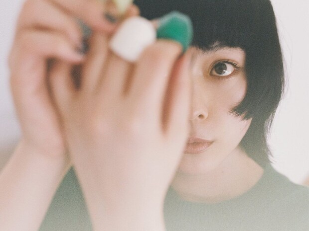 「無邪気だけど芯がある。彼女に『アメリ』を見たんです」メイキャッパーUDAが表現 俳優・鈴木球予