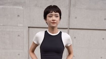 【40代スナップ】Tシャツに「タンクトップレイヤード」でシンプルコーデが洒落る｜増渕聡美さん