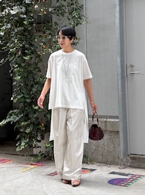 【40代スナップ】大人のオールホワイトは「上品なツヤ」を投入するのが最適解です｜前田路子さん