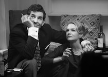 紅白もいいけれど、偉大なる音楽家レナード・バーンスタインのパリピな半生を描いたNetflix映画『マエストロ：その音楽と愛と』で年越しはいかが？