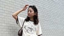【40代スナップ】大人が「リンガーTシャツ」着るならモノトーンでまとめるのが◎｜矢尾麻琴さん